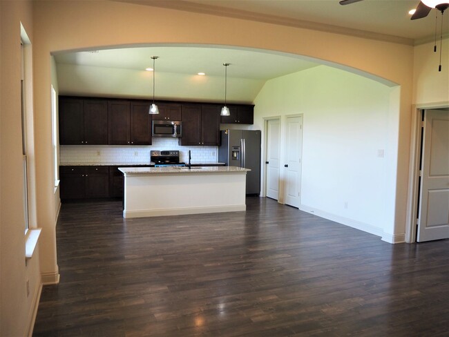 Building Photo - 4 Bed 3 Bath home in Sanger