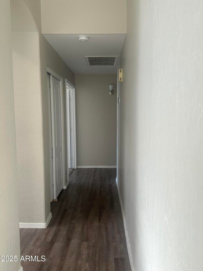 Building Photo - 1755 W Aspen Ave