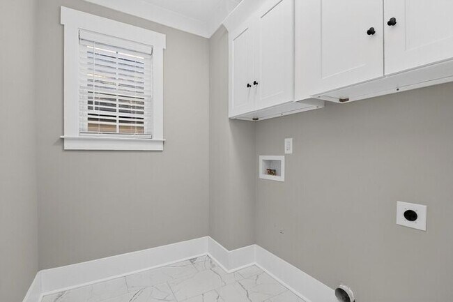 Building Photo - Beautiful 3BD/2.5BA Single Family Home in Reid Park!