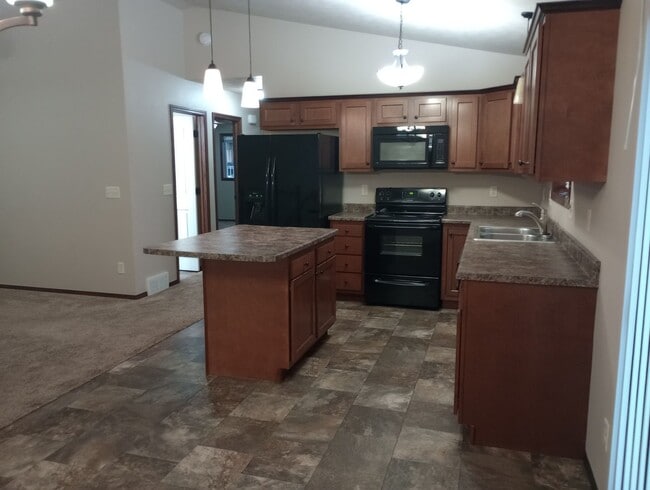 Building Photo - Two bedroom one bathroom w/ single garage