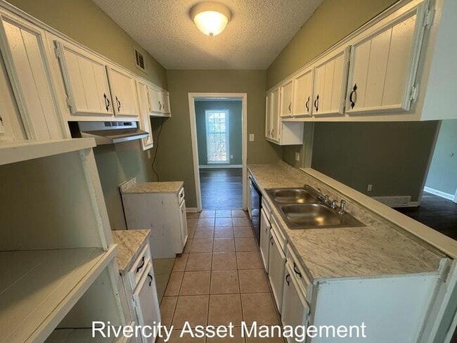 Building Photo - 4942 Foxhall Dr