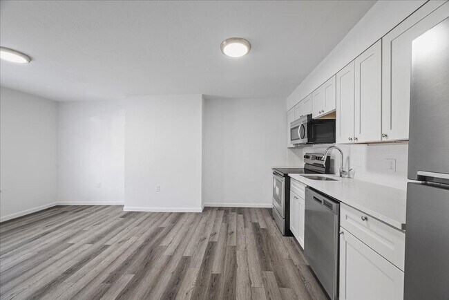 Building Photo - 612 N St Clair St