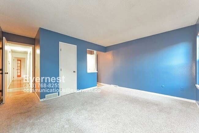 Building Photo - 2-Bedroom Home with Modern Amenities and C...