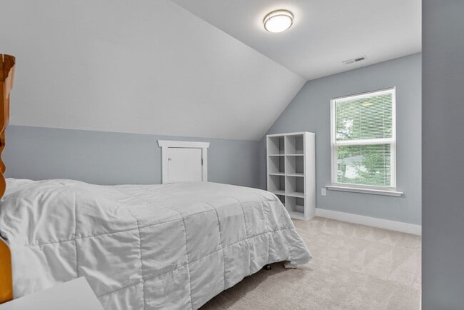 Building Photo - Charming 3-Bedroom Home in Suffolk!