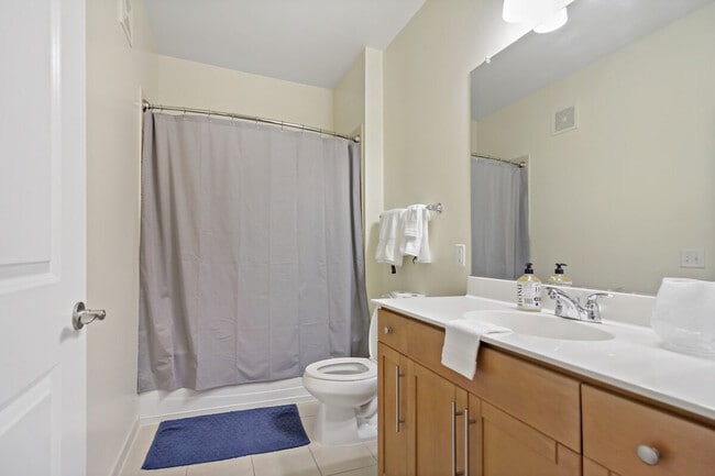 Building Photo - 615 S Columbus St