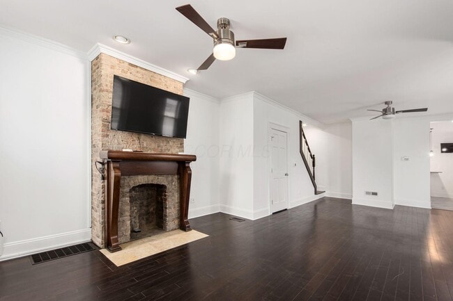 Building Photo - 106 E Gates St