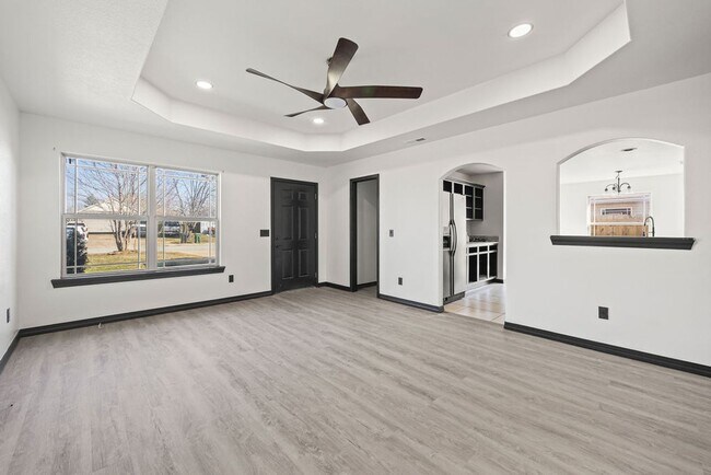 Building Photo - Charming 3-Bed Home in Rogers – Spacious Yard, Modern Comfort, Great Location