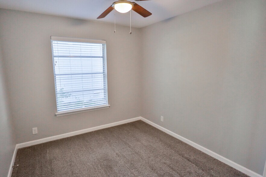 Building Photo - 309 E Wright Blvd