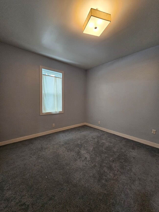 Building Photo - 629 Locust St