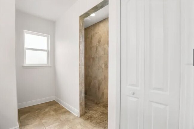 Building Photo - 30429 Island Club Dr