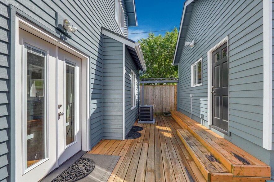 Building Photo - 2111 6th Ave W