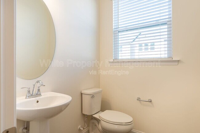 Building Photo - 1556 Cedar Tree Dr