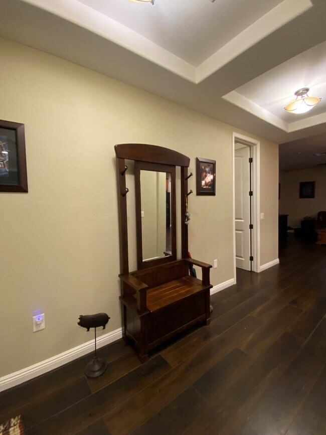 Building Photo - 826 Hemlock Ave