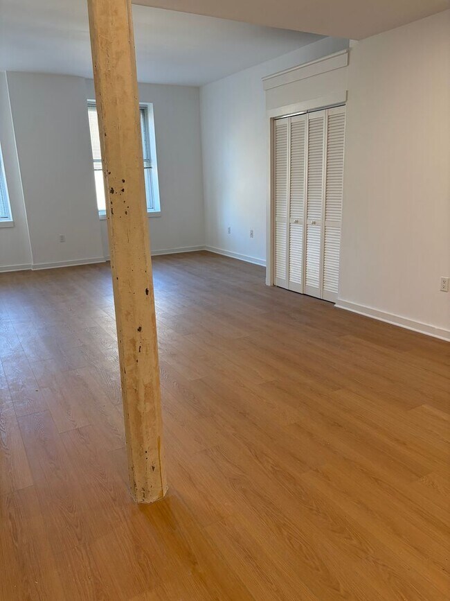 Building Photo - Welcome to Urban Elegance in the Heart of Historic Old City, Philadelphia.