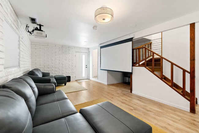 Building Photo - 828 Black Dr