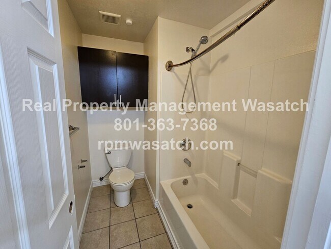 Building Photo - Move In Special!  1/2 Off First Months Rent  Check Out This 3 bed, 2 bath Condo with Hardwood Flo...