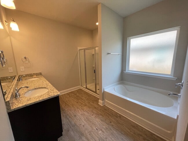 Building Photo - 31689 Kestrel Loop