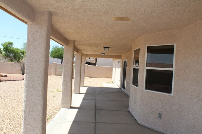 Building Photo - 3 Bedroom 2 Bathroom 3 Car Boat Deep Garag...