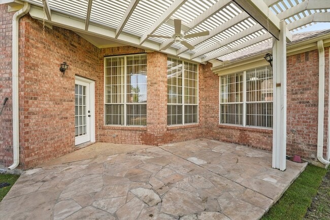 Building Photo - 1319 Lakeridge Ln
