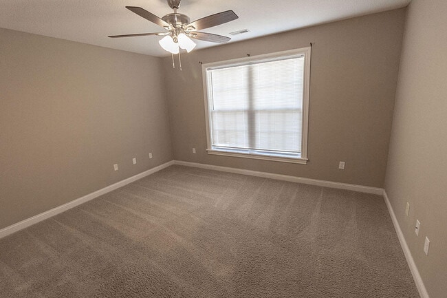 Building Photo - 2303 Roslyn Ct