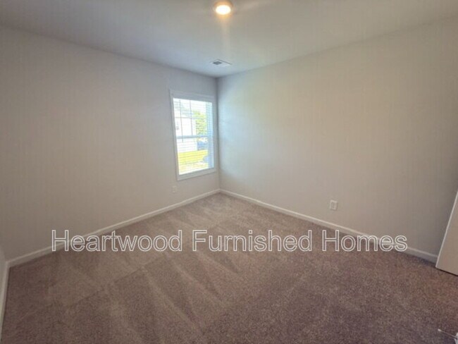 Building Photo - 121 Bartlett Dr