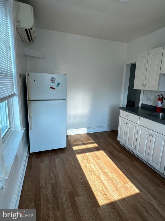 Building Photo - 206 Saude Ave