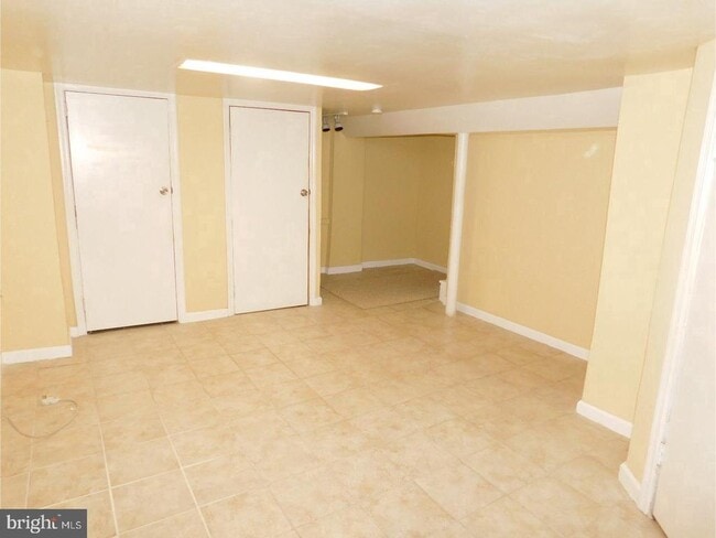 Building Photo - 8743 ORCHARD Ave
