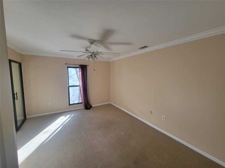 Building Photo - 23212 Plantation Dr NE