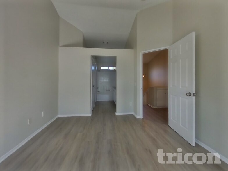 Building Photo - 1480 Medallion Ct