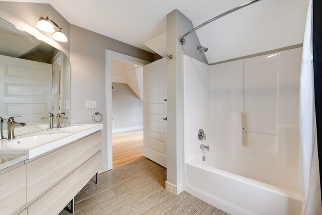 Building Photo - 1397 Englewood Ave