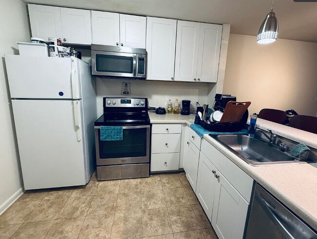 Building Photo - 1213 University Terrace