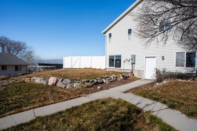 Building Photo - 1912 Oregon Ave