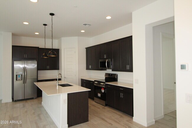 Building Photo - 3831 E Rainbow Dr