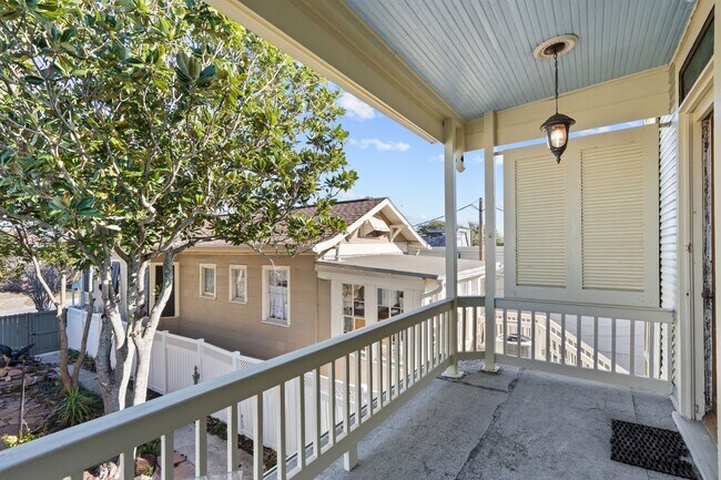 Building Photo - 611 Church St