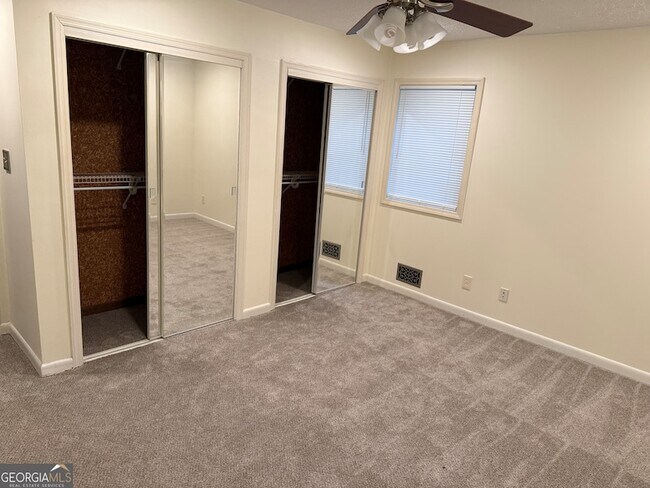 Building Photo - 5254 Deer Run Dr SW