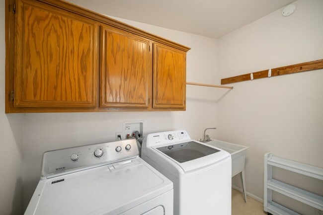 Building Photo - 55 & Older Community Large 3/2 Home in