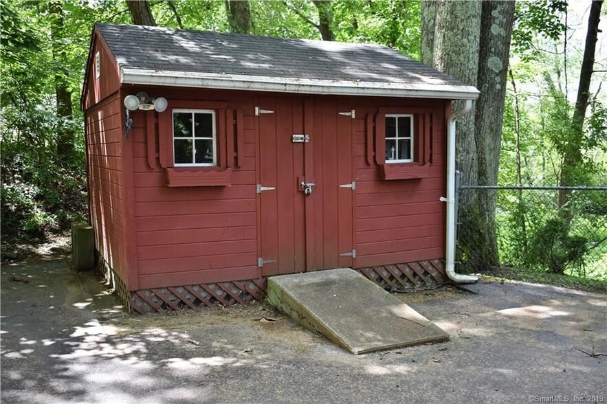 Shed Storage - 382 Riverside Dr