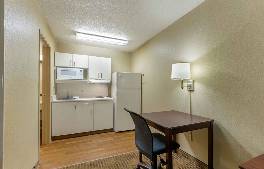 Building Photo - Furnished Studio-Greensboro - Wendover Ave. - Big Tree Way