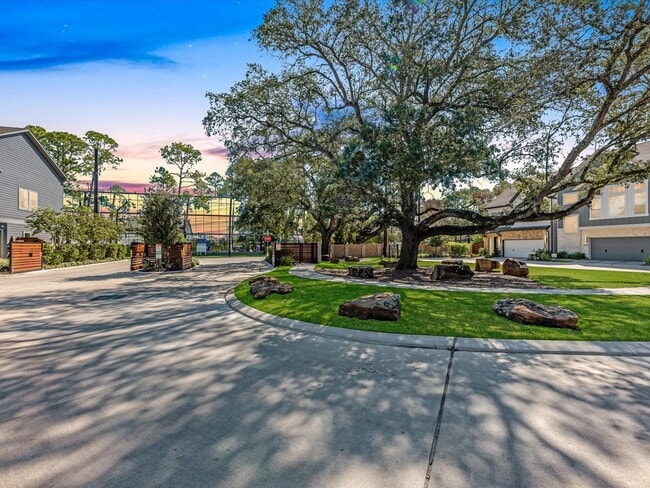 Building Photo - 16011 Mason Run Dr