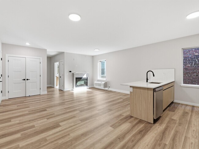 Building Photo - 304 61st St