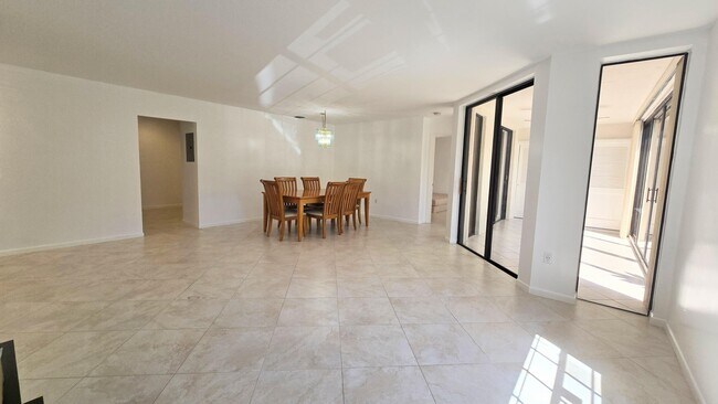 Building Photo - 5139 Floria Way