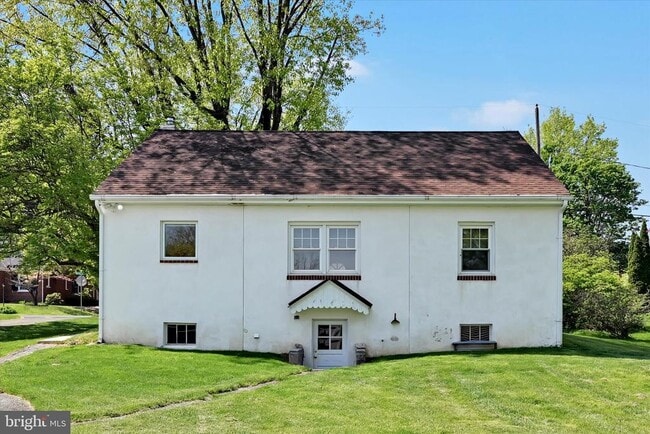 Building Photo - 27 Roselle Ave