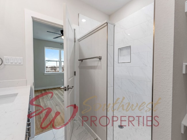 Building Photo - Gorgeous 3 bedroom townhome with a quick, easy walk to TSU campus!