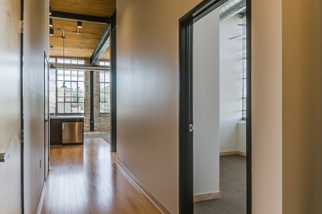 Building Photo - Artist Lofts