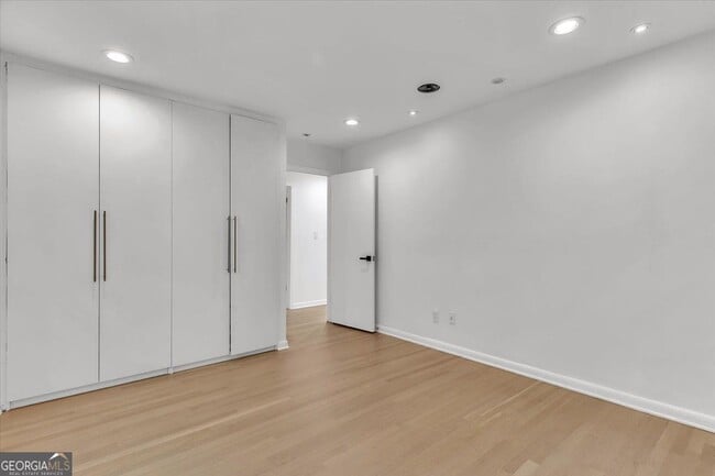 Building Photo - 2605 McKinnon Dr