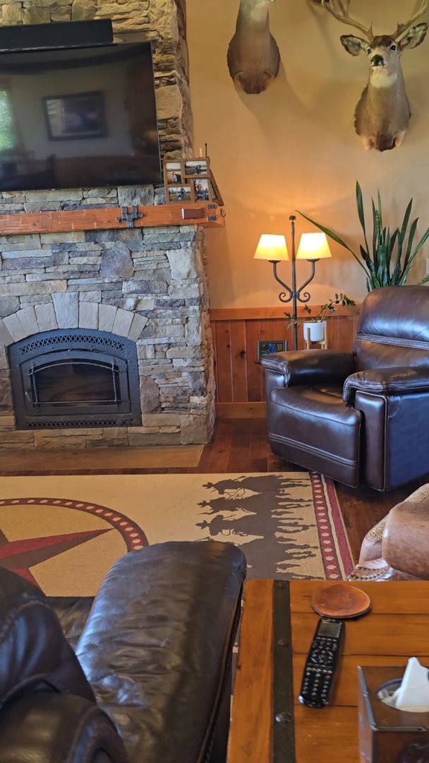 Building Photo - Country Living-Sisters Oregon