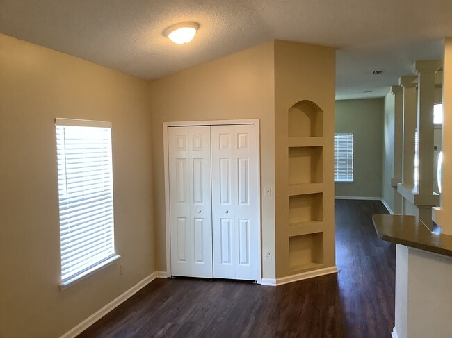 Building Photo - 3268 Volley Dr