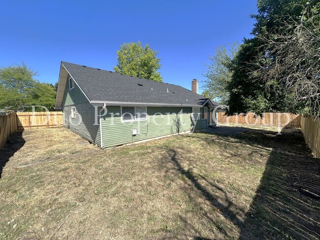 Building Photo - 2035 Harvard Dr