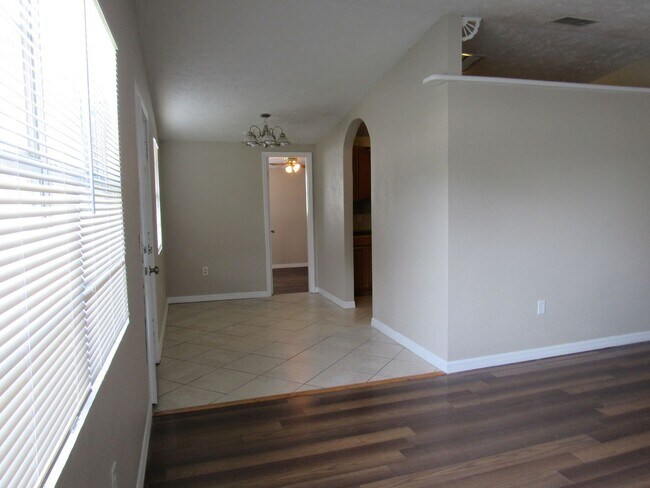 Building Photo - 3 BEDROOM 1 BATH HOME - NEW PORT RICHEY FL