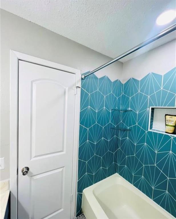 Building Photo - 2112 Greenbriar Colony Dr